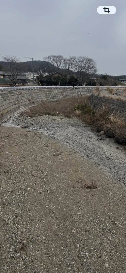 2026年4月、水が枯れている河内川の様子