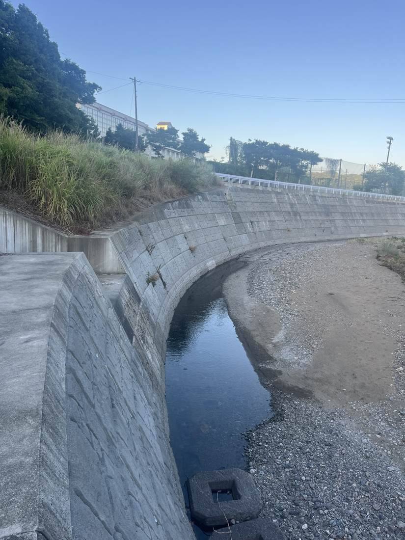 2026年8月、水が残っている河内川の様子